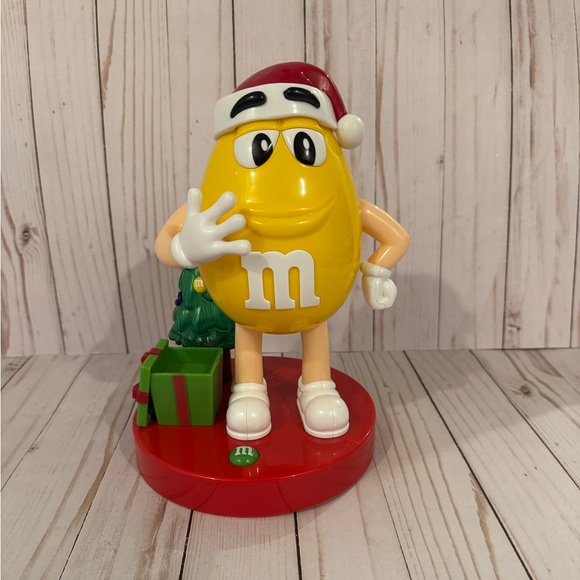 M&M man electronic candy dispenser - Picture 3 of 11